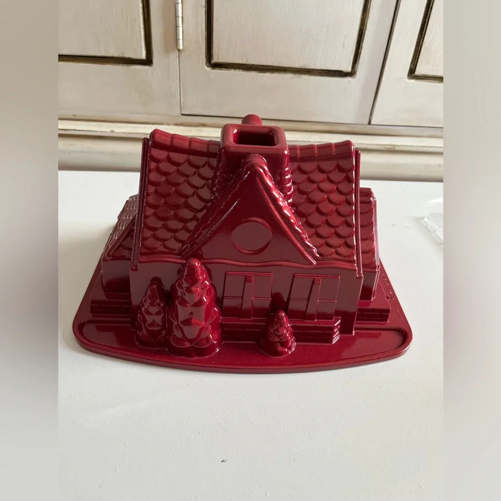 RED NORDIC WARE Gingerbread Christmas House Cake Bundt Pan 9-Cups Holiday Baking
